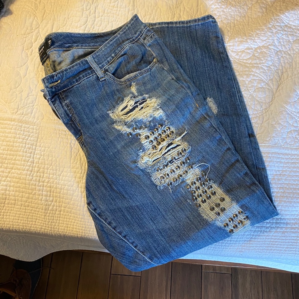 TORRID EMBELLISHED BOYFRIEND JEAN